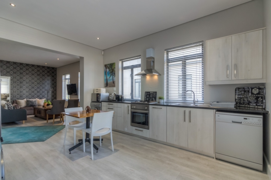 To Let 3 Bedroom Property for Rent in Paardevlei Western Cape